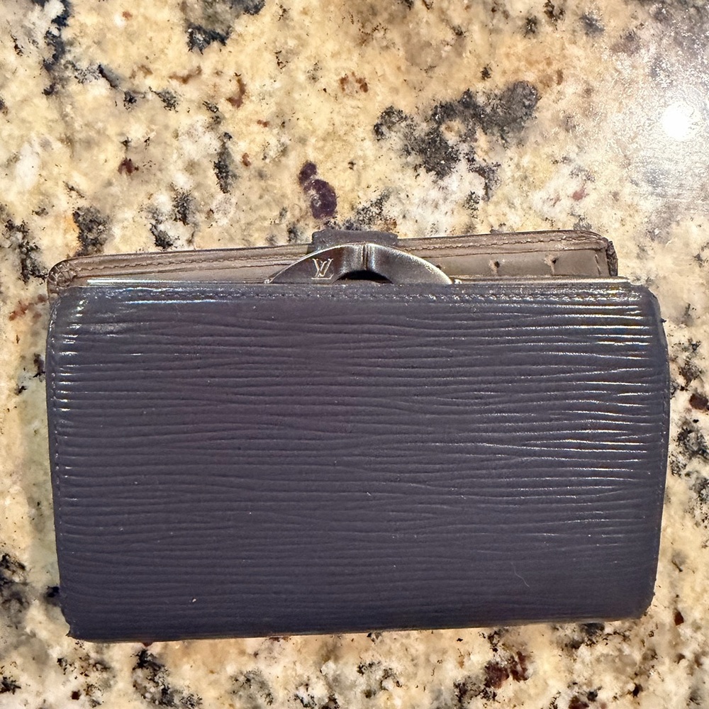 Refinished Louis Vuitton kiss lock wallet - Picture 2 of 6